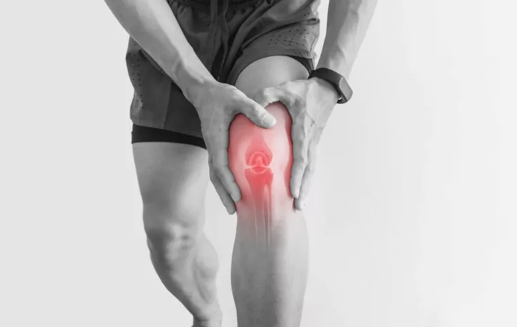 image of a man suffering from knee pain