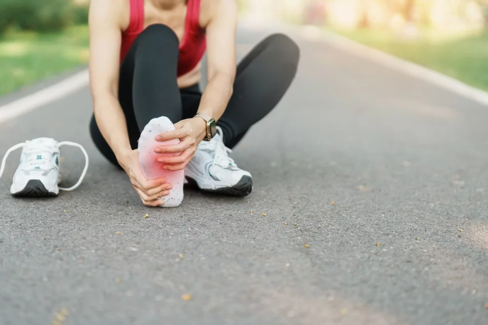 image of a woman with foot pain from plantar fasciitis
